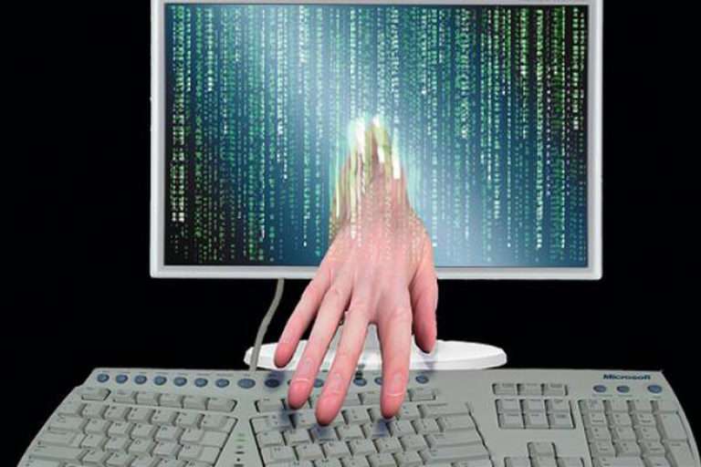 Hacker’lar kendilerine ait olmayan bilgilere izinsiz ulaşıp zarar verirler.
