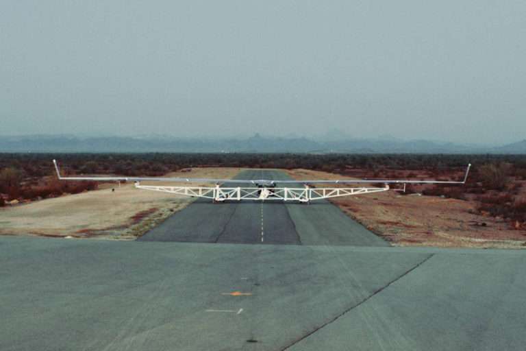 Facebook'un Dünya’ya internet yayacak drone’larından biri kaza yaptı.