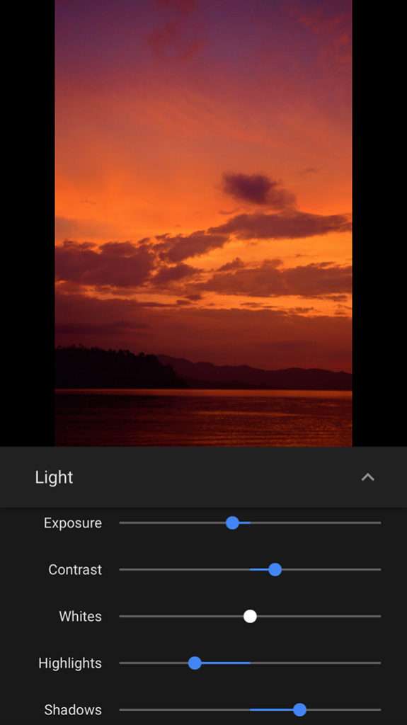 Google, yeni albümler için PhotoScan uygulamasını piyasaya sürdü.