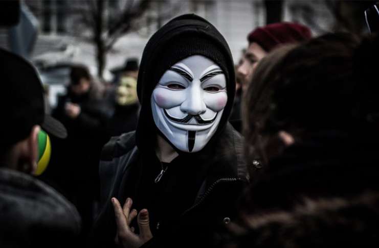 Anonymous hacker grubu, 6 ay boyunca blacklivesmatter.com'a saldırdı