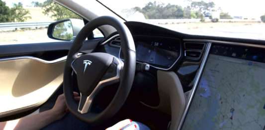 Tesla'nın oto-pilot yeni versiyonu önümüzdeki hafta geliyor