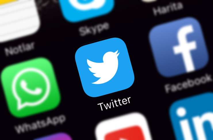 Twitter kullanıcıları grup listelere eklendiğinde uyarılmayı kaldırmaktan vazgeçti