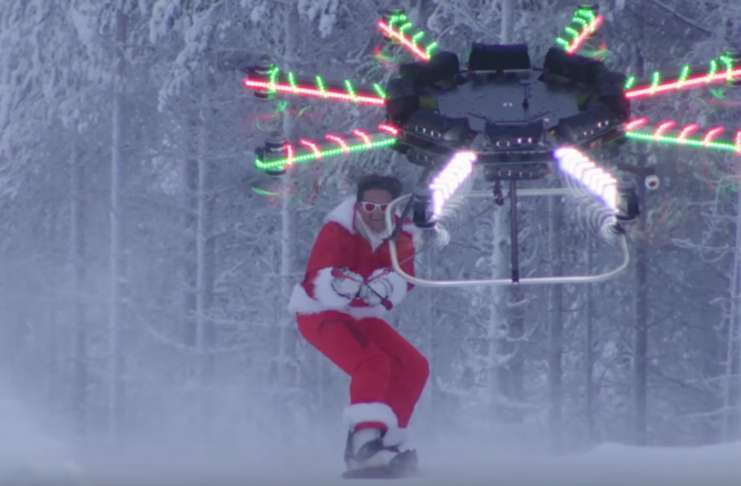 Neistat son videosunda drone yardımı ile snowboard yapıyor