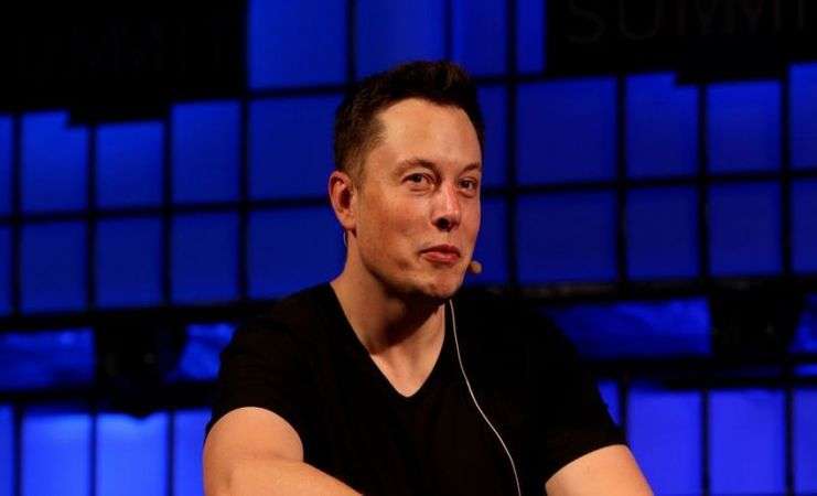 Tesla sürücüsü