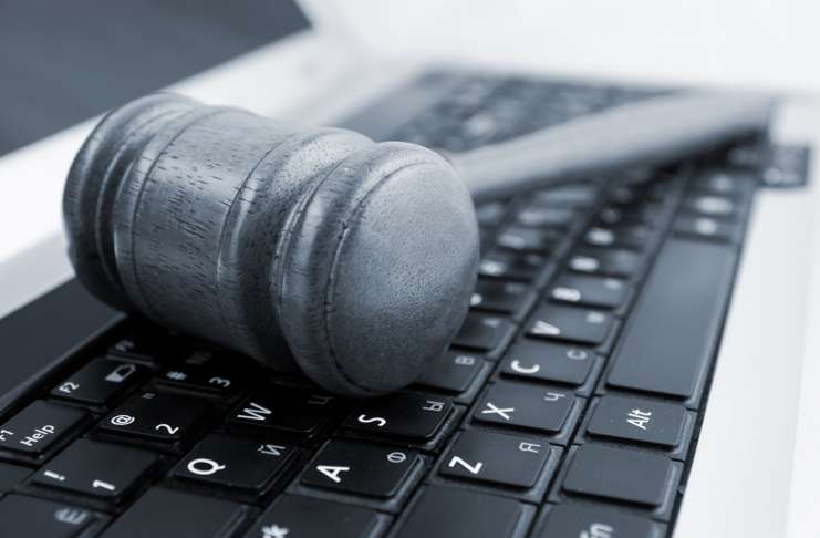 ülke dışında depolanmış e-postaları
