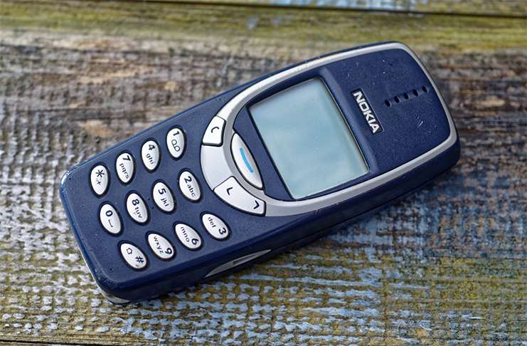 Yılların eskitemediği, bozulması imkansız telefonlara geri dönüş