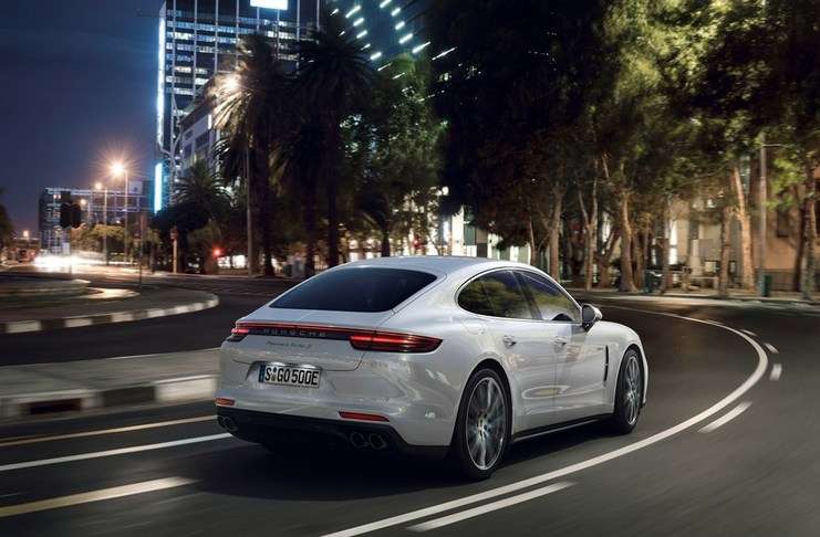 Panamera modeli Turbo S E-Hybrid