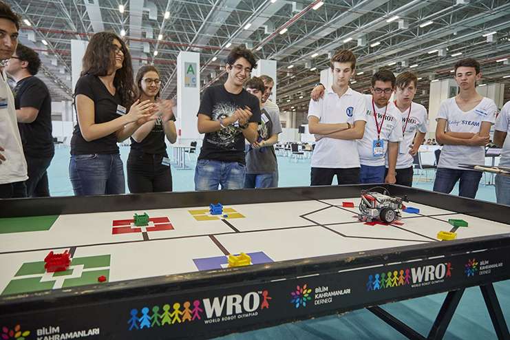 Genç mucitler Lego'dan yaptıkları robot projelerini sunacaklar