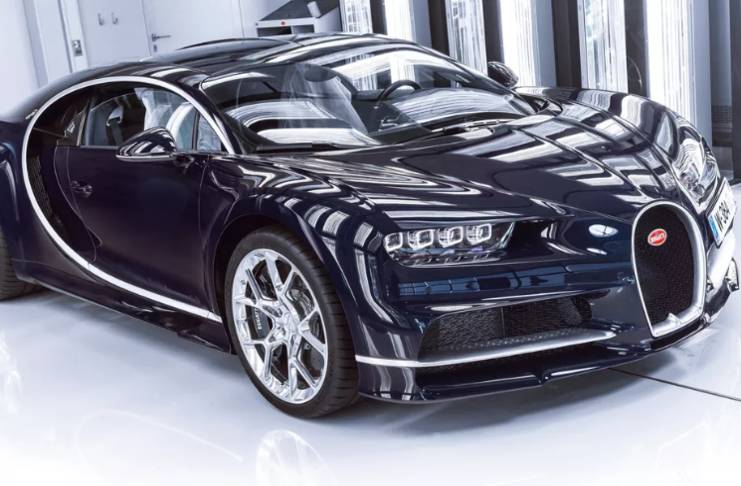 Bugatti firması bugün muhteşem Chiron süper arabalarının