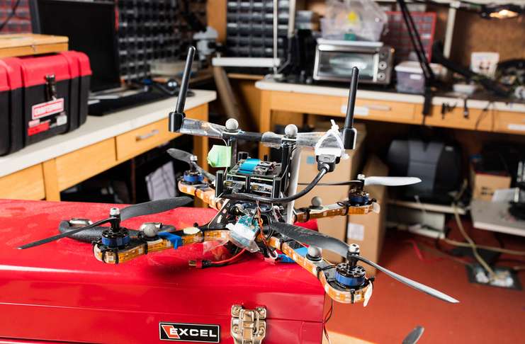 bağımsız drone gruplarını güvenlik açıklarına karşı korumak