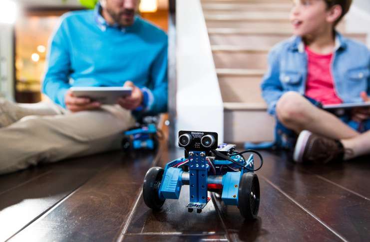 ‘Makerblock’ bu ailelere programlanabilir robotlarla