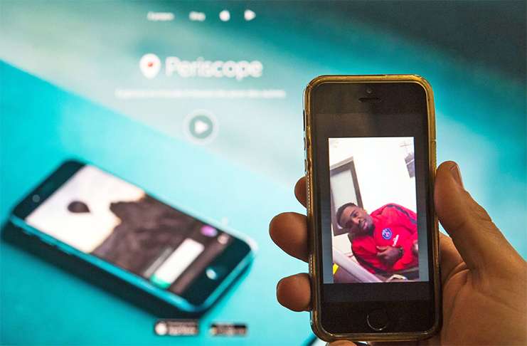 Moments üzerinden Periscope canlı yayınlarını izleyebileceksiniz
