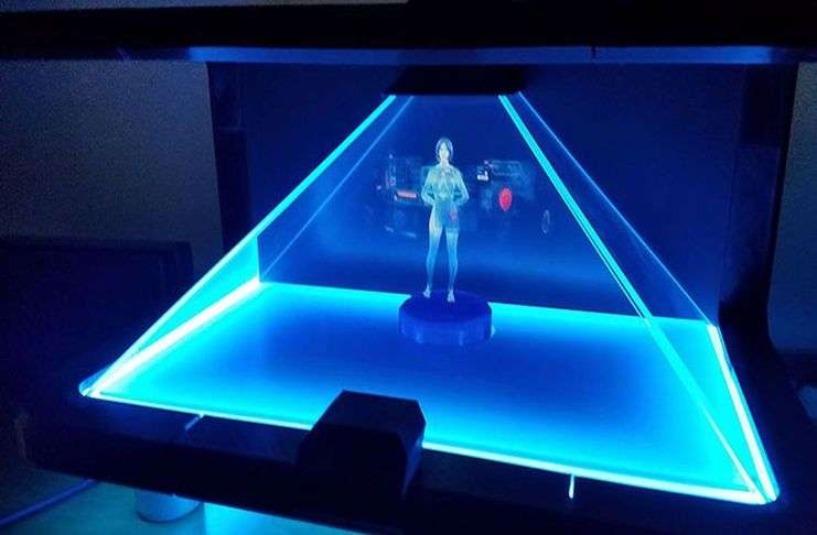 Çalışan holografik Cortana konsepti
