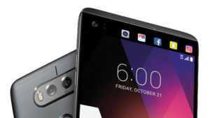 LG V30’un görsellerinde, telefonun ikincil bir ekranı daha olduğu görülüyor