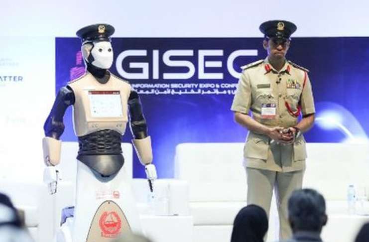 Polis robotlar Dubai'de iş başı yapıyor