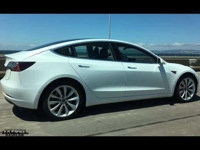 Tesla Model 3 yeni videosuyla kendine hayran bırakıyor