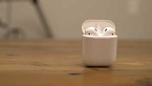 AirPod kulaklıklar alışılması zor gibi görünebilir fakat bu Apple cihazına sahip olduğunuzda pazardaki diğer kulaklıkları kullanmakta zorluk yaşayabilirsiniz.
