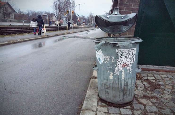 Bulgar sanatçı Vanyu Krastev, Eyebombing sanatı ile insanların yüzünü güldürdü