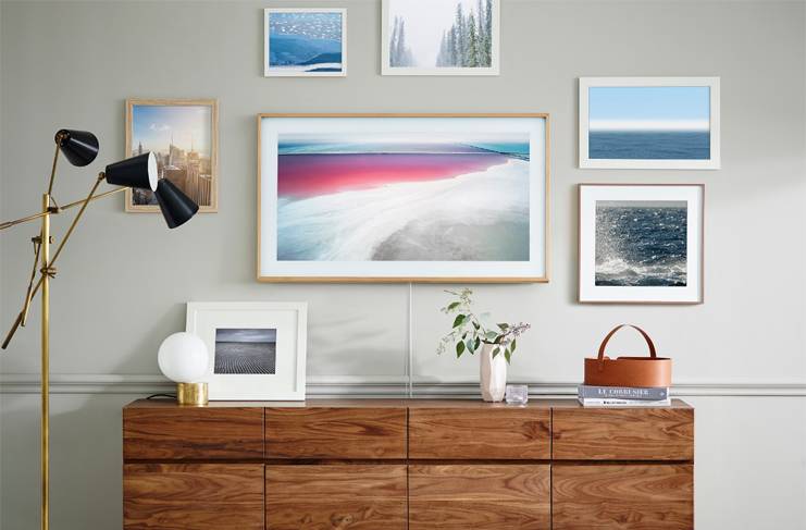 Samsung’un, kullanılmadığında bir sanat eseri gibi görünen Frame TV serisinin babalar gününde satışa sunulacağı açıklandı.