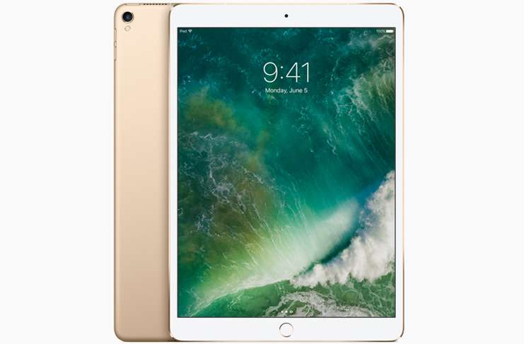 WWDC etkinliğinde duyurulan 10.5 inç boyutuyla yeni iPad Pro eski iPad Pro’ya göre daha büyük ancak hala şık ve zarif.