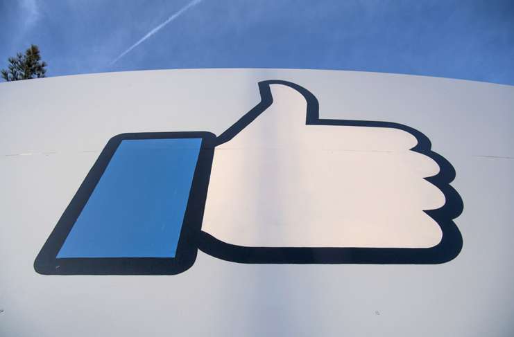 Facebook, GIF’lerle yıllar boyunca garip bir ilişki yaşamıştır.