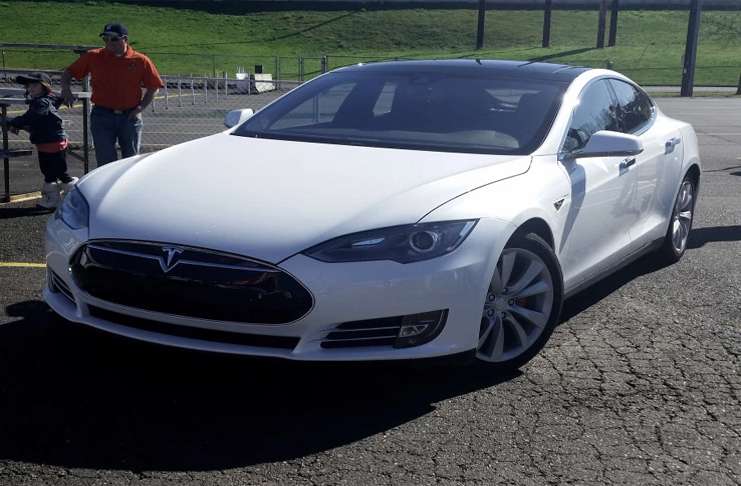 Tesla Model S yaptığı güncellemeyle kullanıcılarını hayran bıraktı!