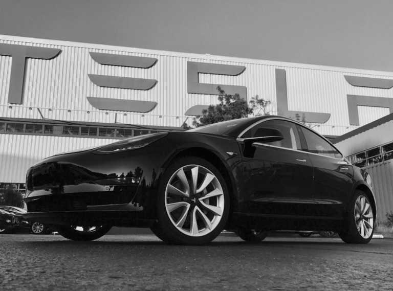 Tesla ilk Model 3’ü üretti