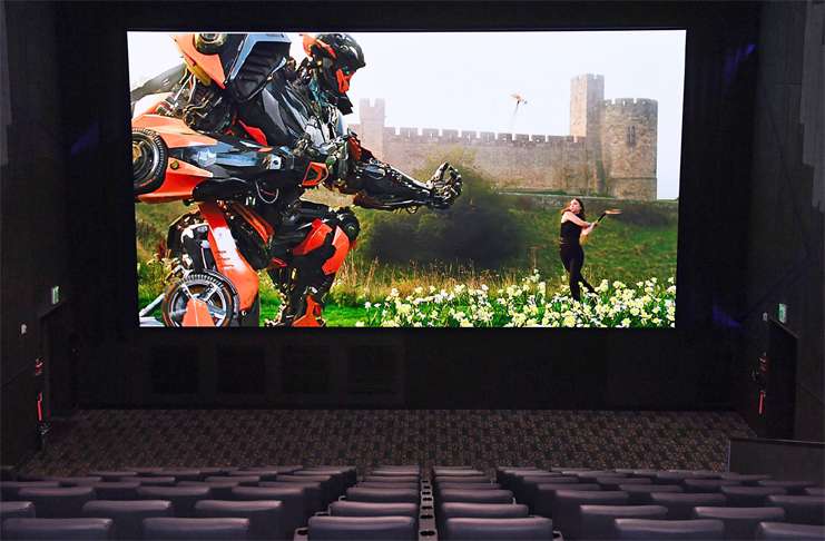 Samsung sinema salonları için devasa büyüklükte yeni bir televizyon tasarladı!
