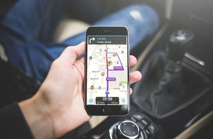 iOS’ta, Waze navigasyon yönlendirmeleri için kendi sesinizi kullanın
